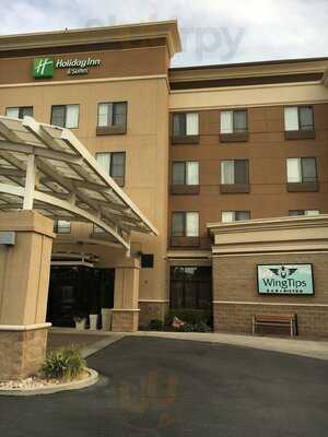 Wingtips Bar And Bistro