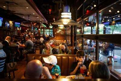 Rusty Bucket Restaurant And Tavern