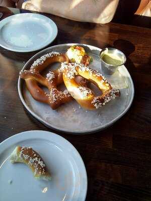 Hadley's Bar & Kitchen