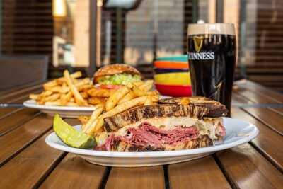 Rusty Bucket Restaurant And Tavern