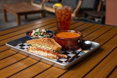 Rusty Bucket Restaurant And Tavern