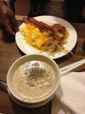 Tucker's Restaurant - Vine St