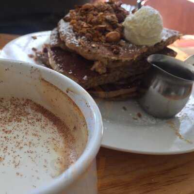 The Shop Breakfast & Lunch