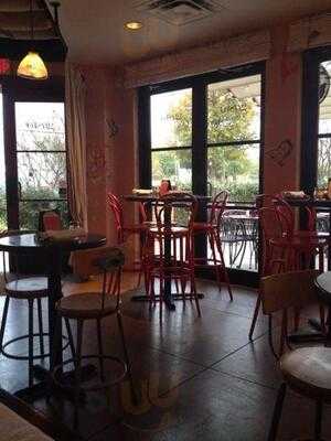 Gusto Italian Kitchen + Wine Bar