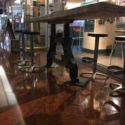 8 1/2 Caffe & Bottega