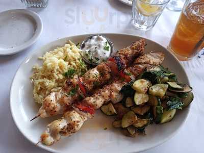 Yanni's & Lemoni Lounge