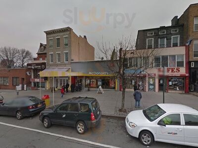 Five Guys - Famous Burgers And Fries