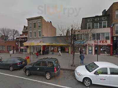 Five Guys - Famous Burgers And Fries