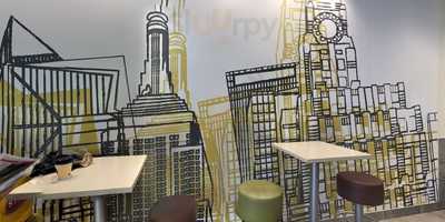 Five Guys - Famous Burgers And Fries