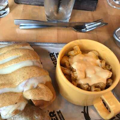 Hoptinger Bier Garden & Sausage House