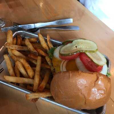 Hoptinger Bier Garden & Sausage House