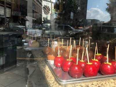 Mister Apple Candy Store