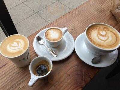 Yeganeh Bakery & Kafe Unik