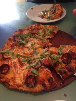 Reginelli's Pizzeria (garden District)