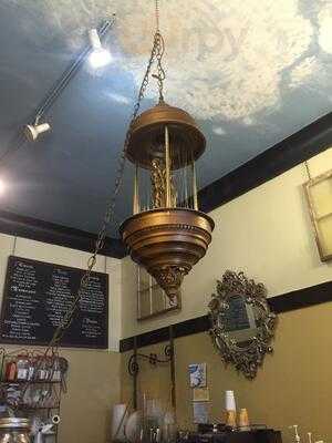 De Ville Coffee House & Creperie