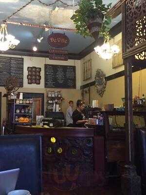 De Ville Coffee House & Creperie