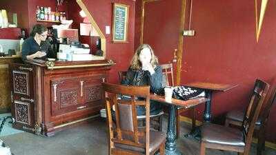 De Ville Coffee House & Creperie