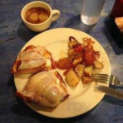 Cousin John's Cafe & Bakery