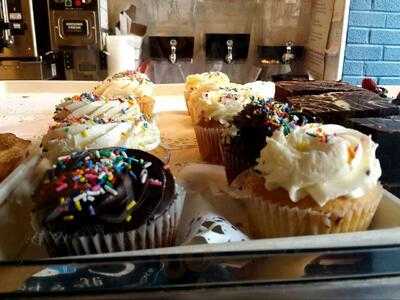 Cousin John's Cafe & Bakery