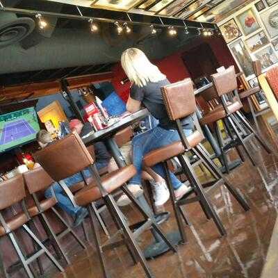 Red Robin America's Gourmet Burgers And Spirits