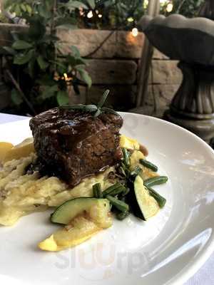 Mimosa Restaurant & Lounge