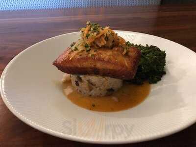 Moda Restaurant And Bar