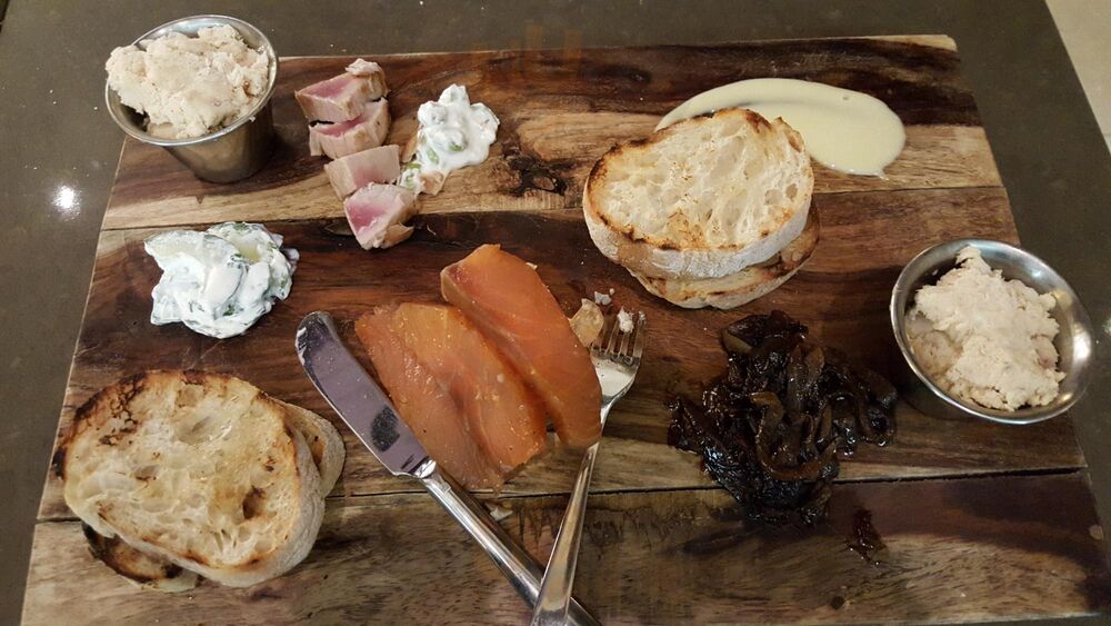 8 Block Kitchen & Bar