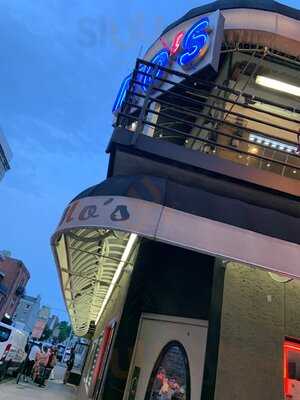 Mo's Fisherman's Wharf Inner