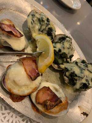 Mo's Fisherman's Wharf Inner