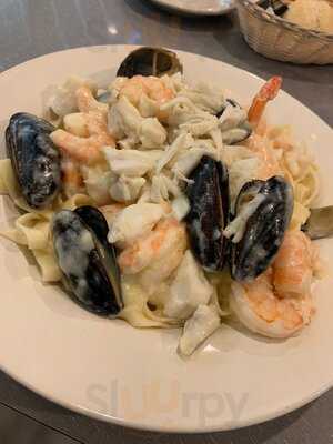 Mo's Fisherman's Wharf Inner