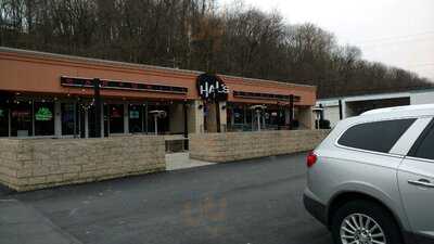 Hal's Bar And Grill