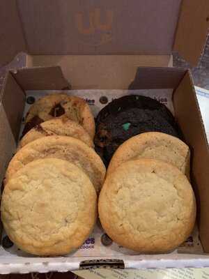 Insomnia Cookies