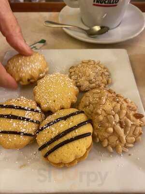 Ferrara Bakery & Cafe