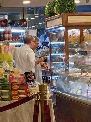 Ferrara Bakery & Cafe