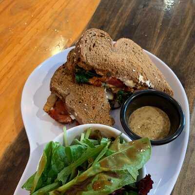 Two Chicks Cafe - Cbd