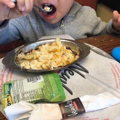 Newk's Eatery