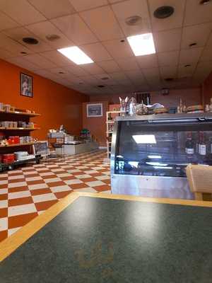 Elsa Cafe And Market