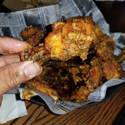 Scalpers Bar And Grille