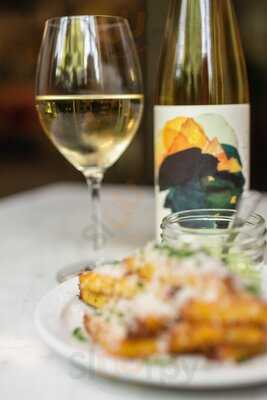 Oui Wine Bar + Restaurant At Southeasr Wine Collective