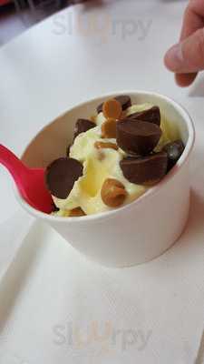 Sweet Savannah's Frozen Yogurt & Toppings