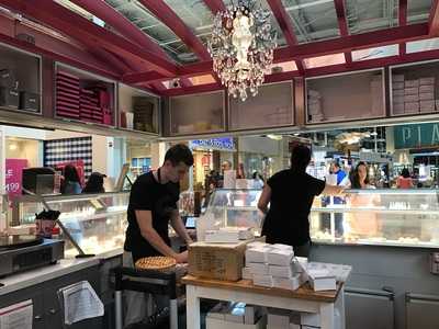 Le Macaron Dolphin Mall