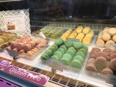Le Macaron Dolphin Mall