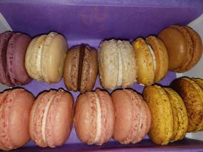 Le Macaron Dolphin Mall