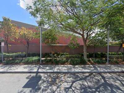 Le Macaron Dolphin Mall