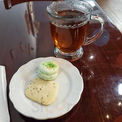 The Tottering Teacup