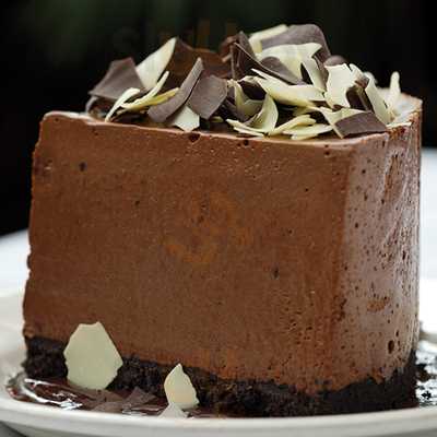 Hugo’s Frog Bar & Chop House