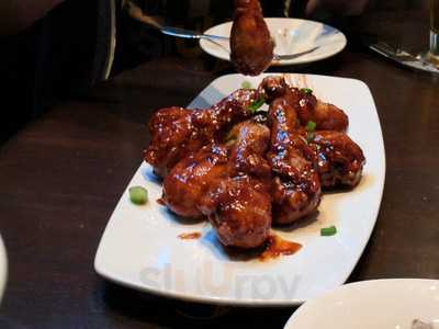 Hugo’s Frog Bar & Chop House