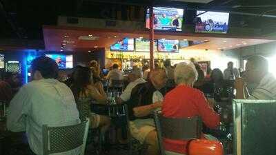 Ducky's Sports Lounge &  Restaurant