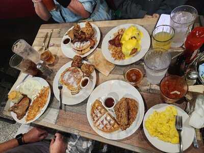 Daisy Mae's Southern Fried Chicken & Breakfast