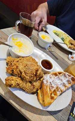 Daisy Mae's Southern Fried Chicken & Breakfast